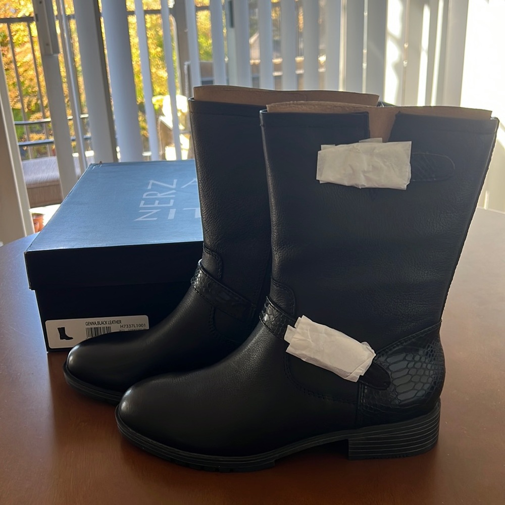 Women’s Naturalizer black leather Genna mid calf Moto boot, women’s 7.